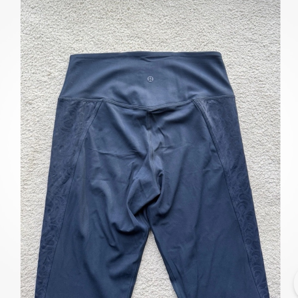 Lululemon Paisley Lace Overlay Tight 25" Leggings Pants Black Women’s Size 8 - Picture 10 of 10